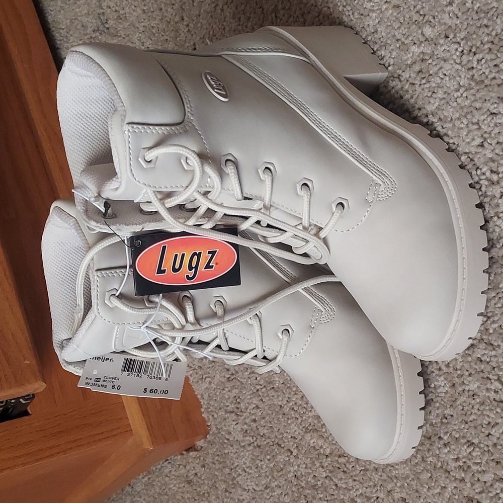 Womens size 6 clover Lugs boots